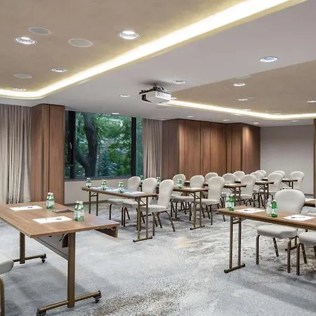 Ξενοδοχείο Doubletree By Hilton Center 4*