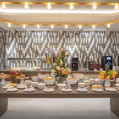 酒店 Doubletree By Hilton Center 4*