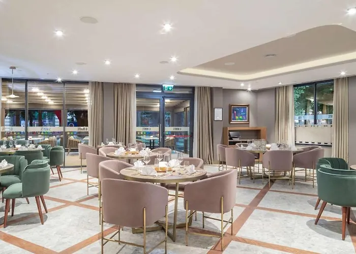 Doubletree By Hilton Center 4*