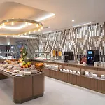 Хотел Doubletree By Hilton Center 4*
