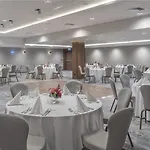 Doubletree By Hilton Center Хотел