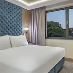 Хотел Doubletree By Hilton Center