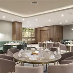 Doubletree By Hilton Center Хотел