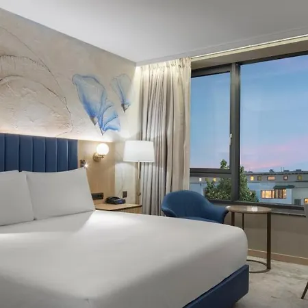 Doubletree By Hilton Center Hotel