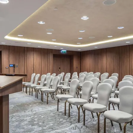 Doubletree By Hilton Center 酒店