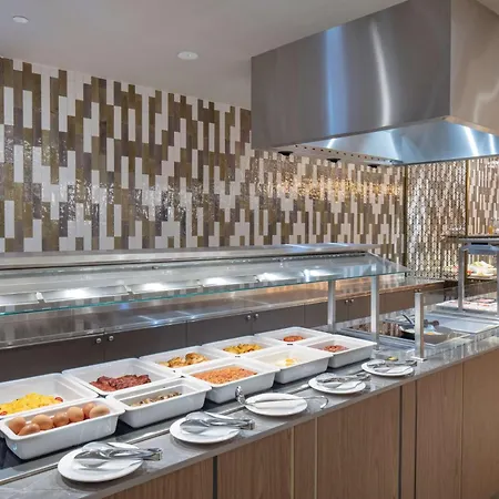 Хотел Doubletree By Hilton Center Пловдив