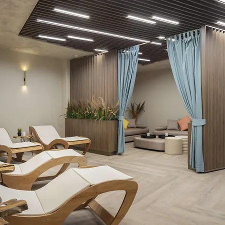 Doubletree By Hilton Center Hotel 4*