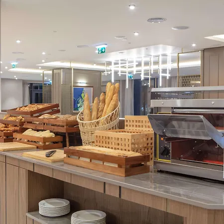 Doubletree By Hilton Center