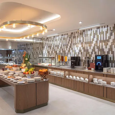 酒店 Doubletree By Hilton Center 4*