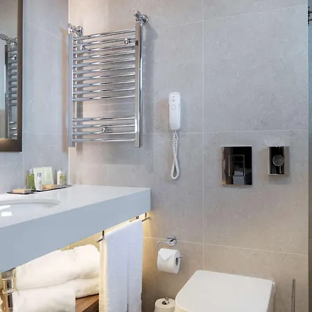 Doubletree By Hilton Center Hotel 4*