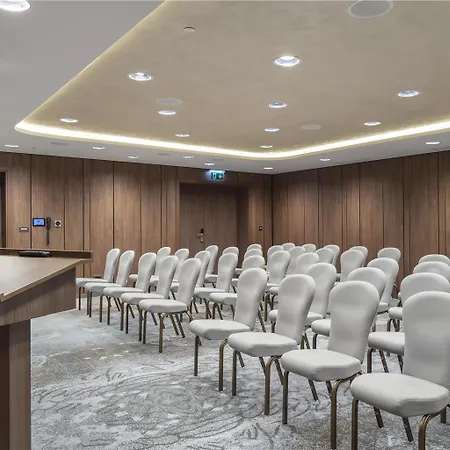 Doubletree By Hilton Center 4*