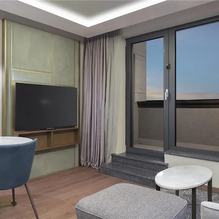 Doubletree By Hilton Center Hotel 4*
