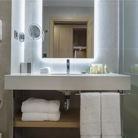 Doubletree By Hilton Center 4*