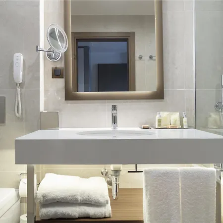 Doubletree By Hilton Center Hotel 4*