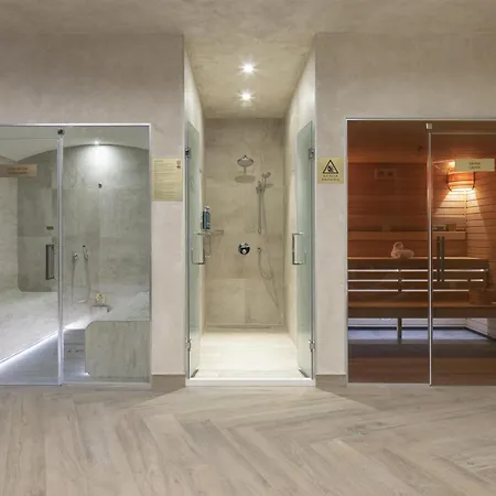 Хотел Doubletree By Hilton Center