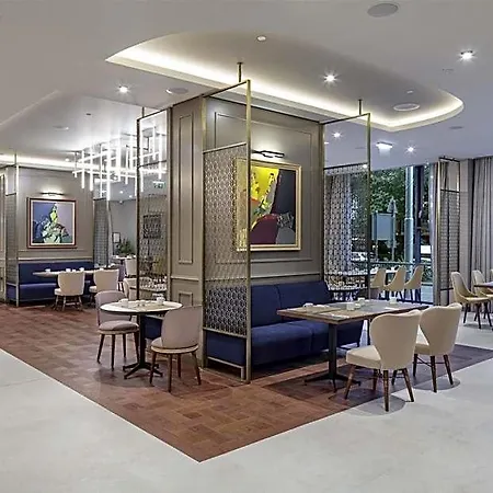 Doubletree By Hilton Center