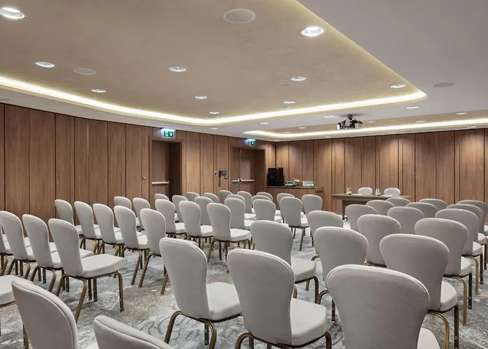 Doubletree By Hilton Center 4*