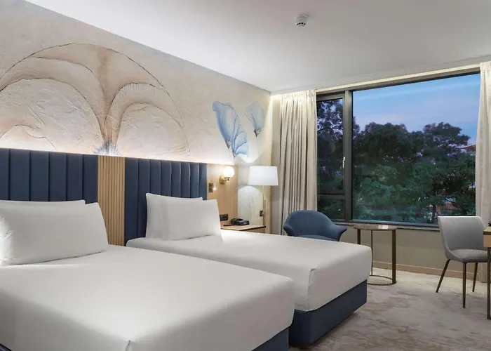 Doubletree By Hilton Center